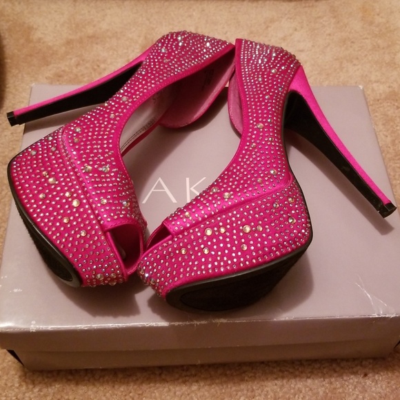 BAKERS Pink Rhinestone Showstopper Platform - Sz 8 - Picture 4 of 8